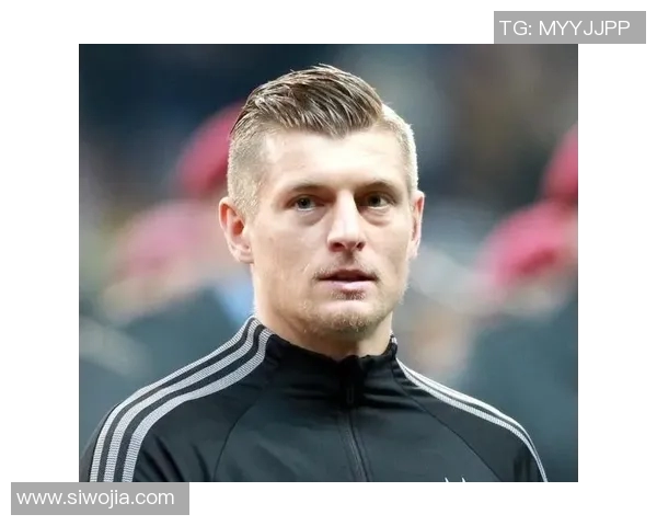 克罗斯：从中场指挥官到足球战术革新的先锋之路